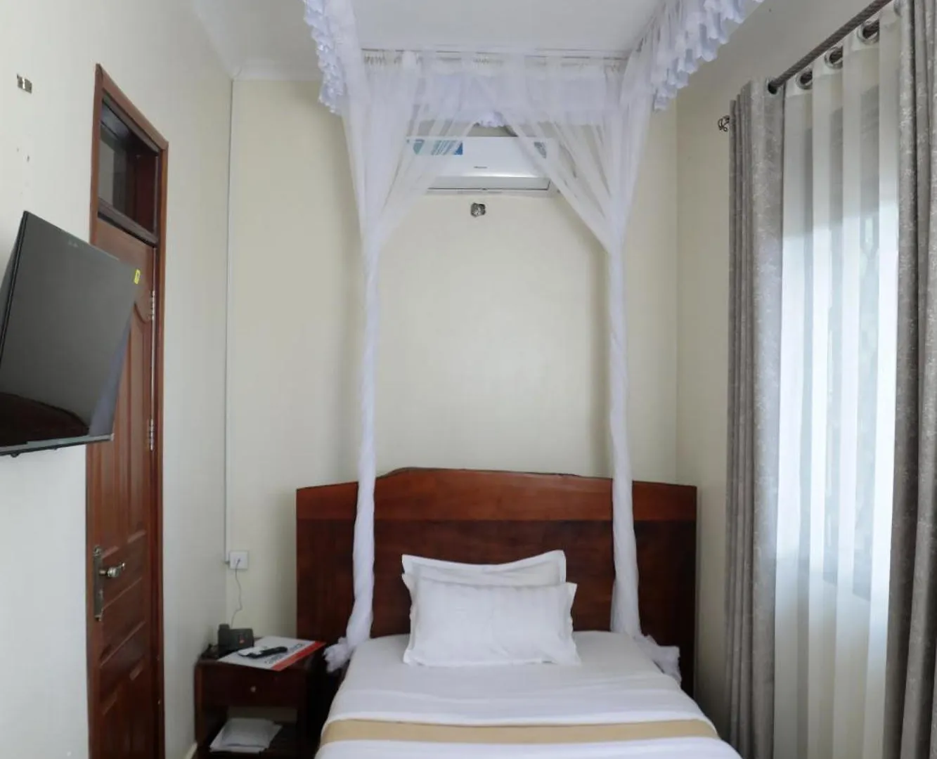 7 Days Motel Near Un Base Entebbe 0*,