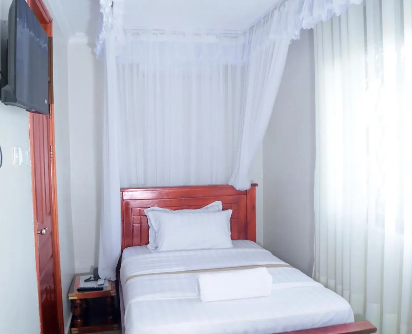 Hotel 7 Days Motel Near Un Base Entebbe