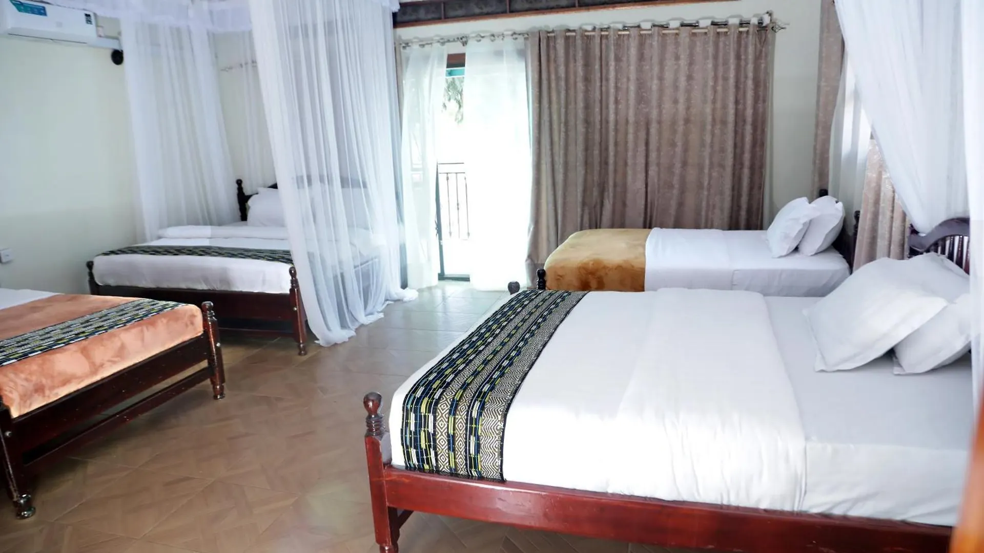7 Days Motel Near Un Base Entebbe 0*,