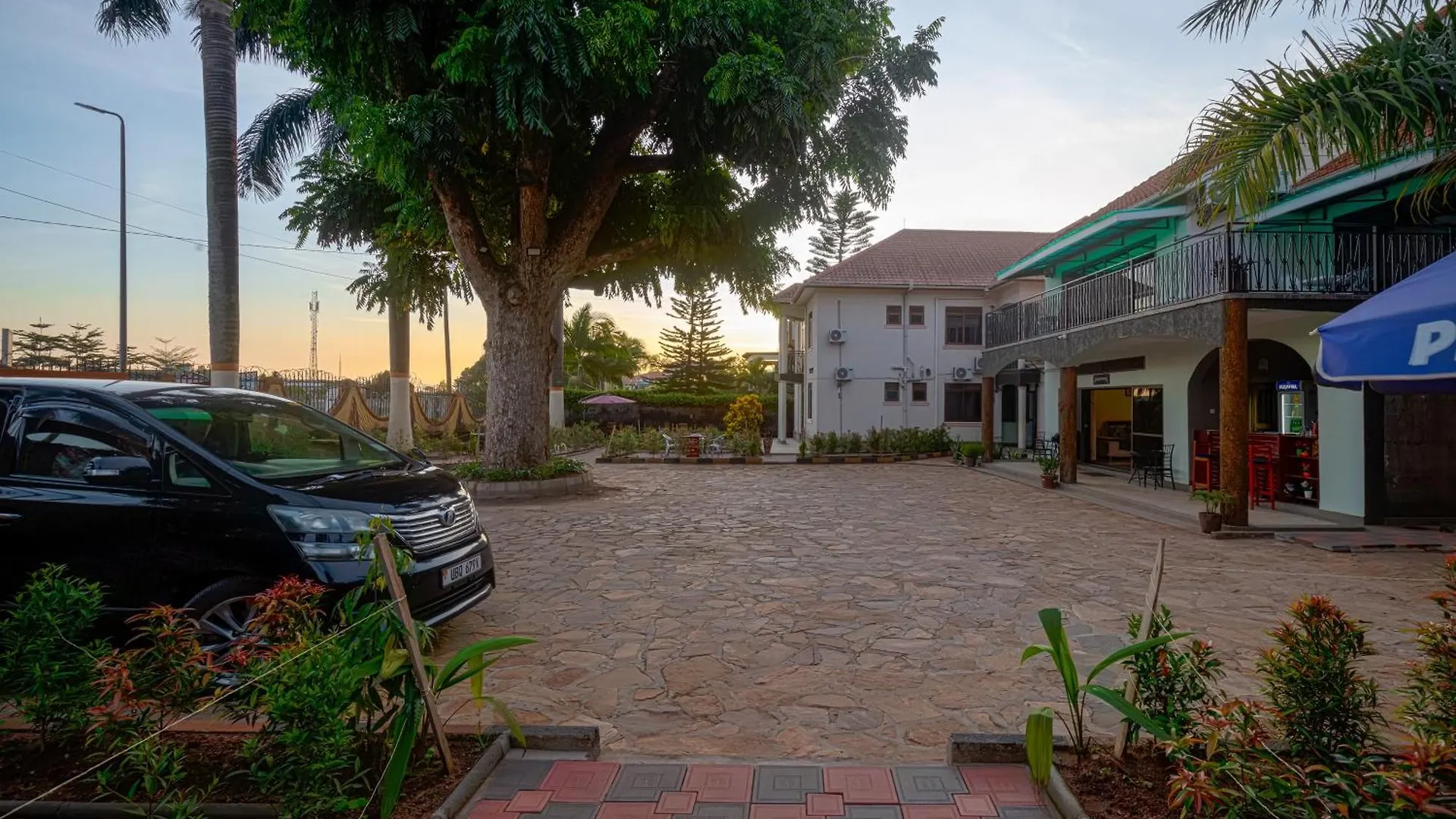 Hotel 7 Days Motel Near Un Base Entebbe