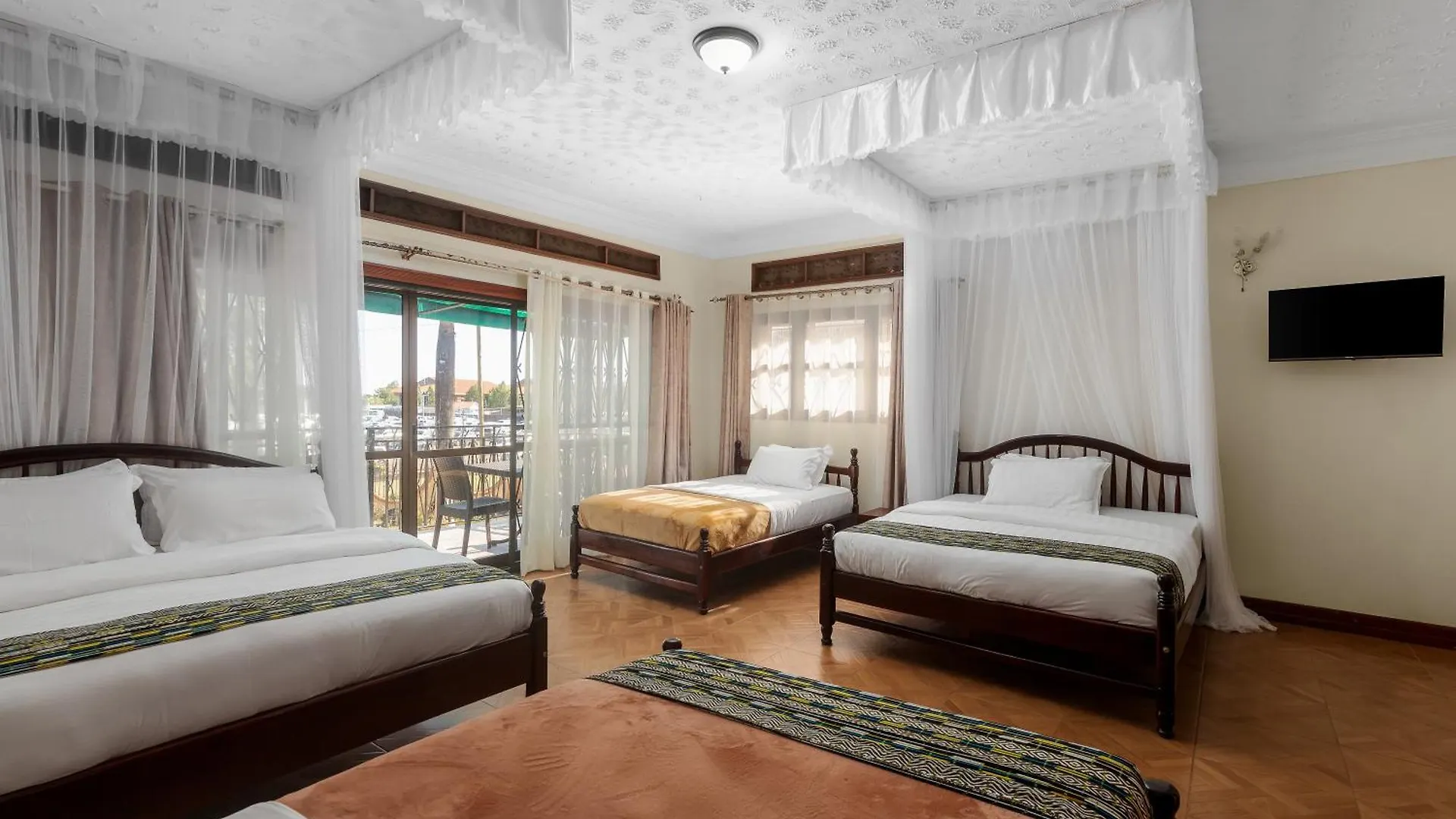 Hotel 7 Days Motel Near Un Base Entebbe
