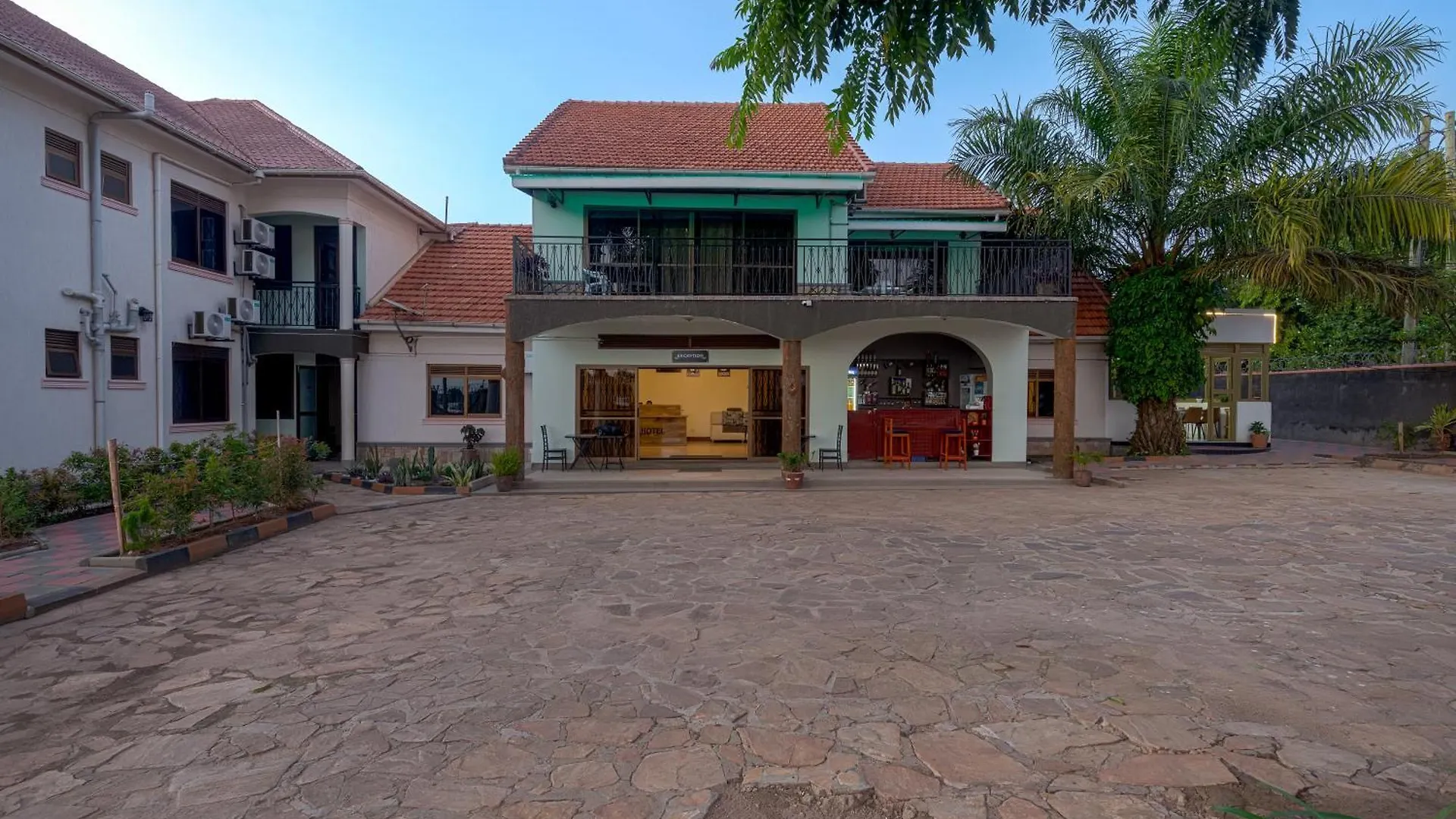 Hotel 7 Days Motel Near Un Base Entebbe