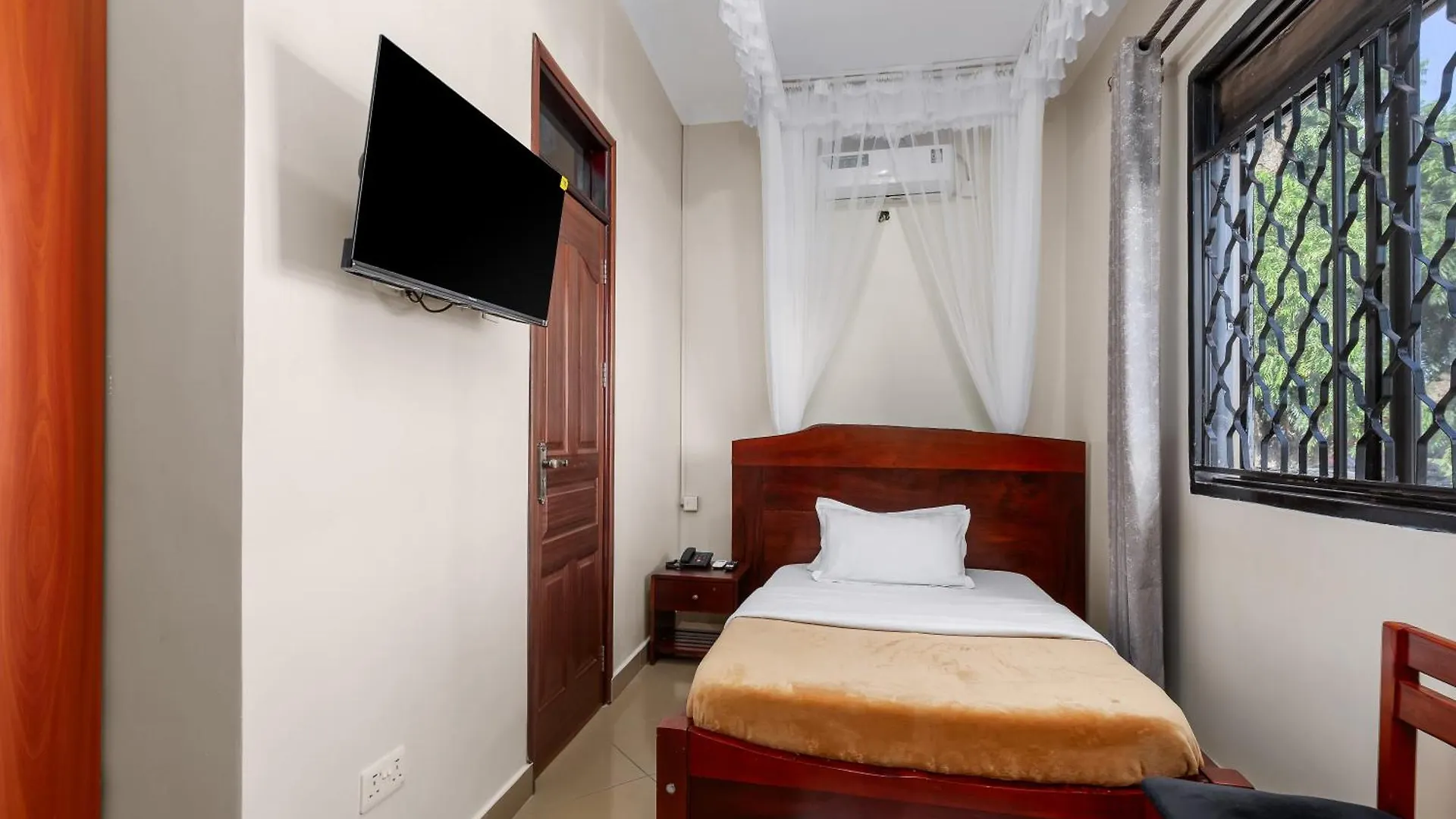 7 Days Motel Near Un Base Entebbe