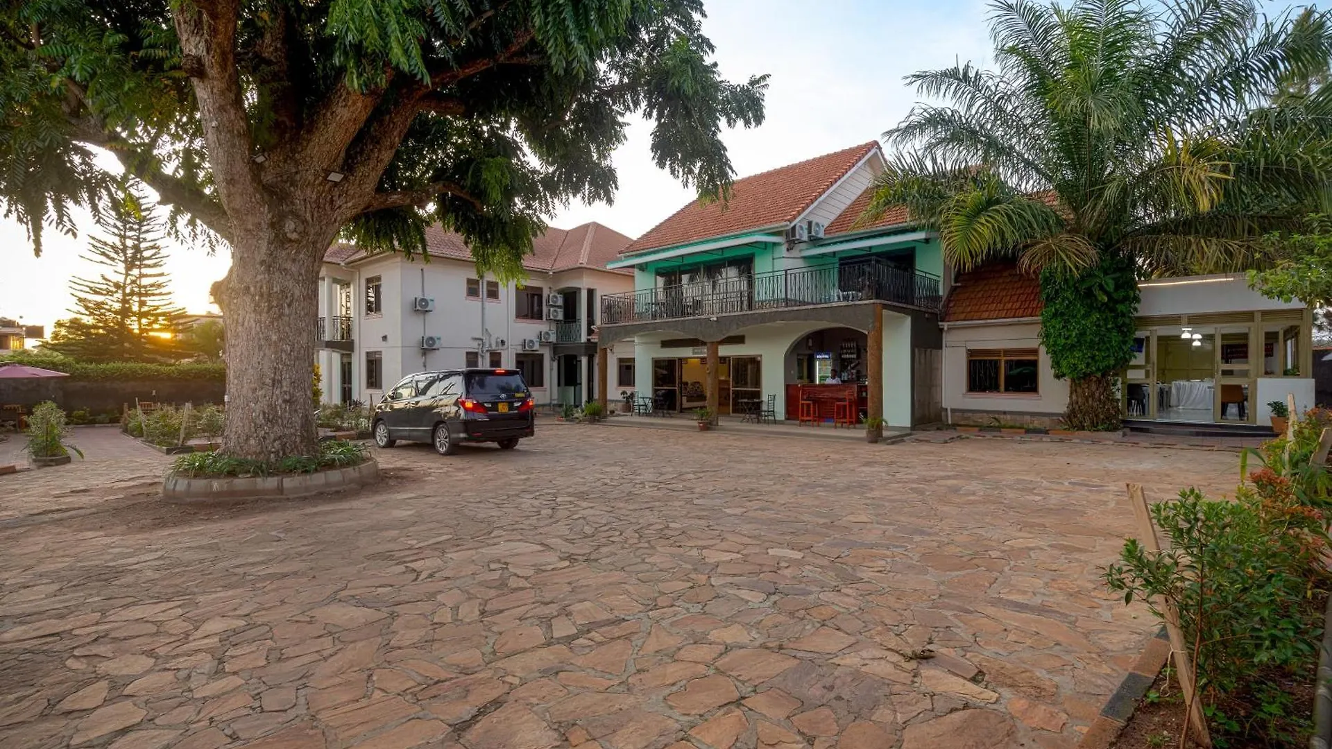 Hotel 7 Days Motel Near Un Base Entebbe