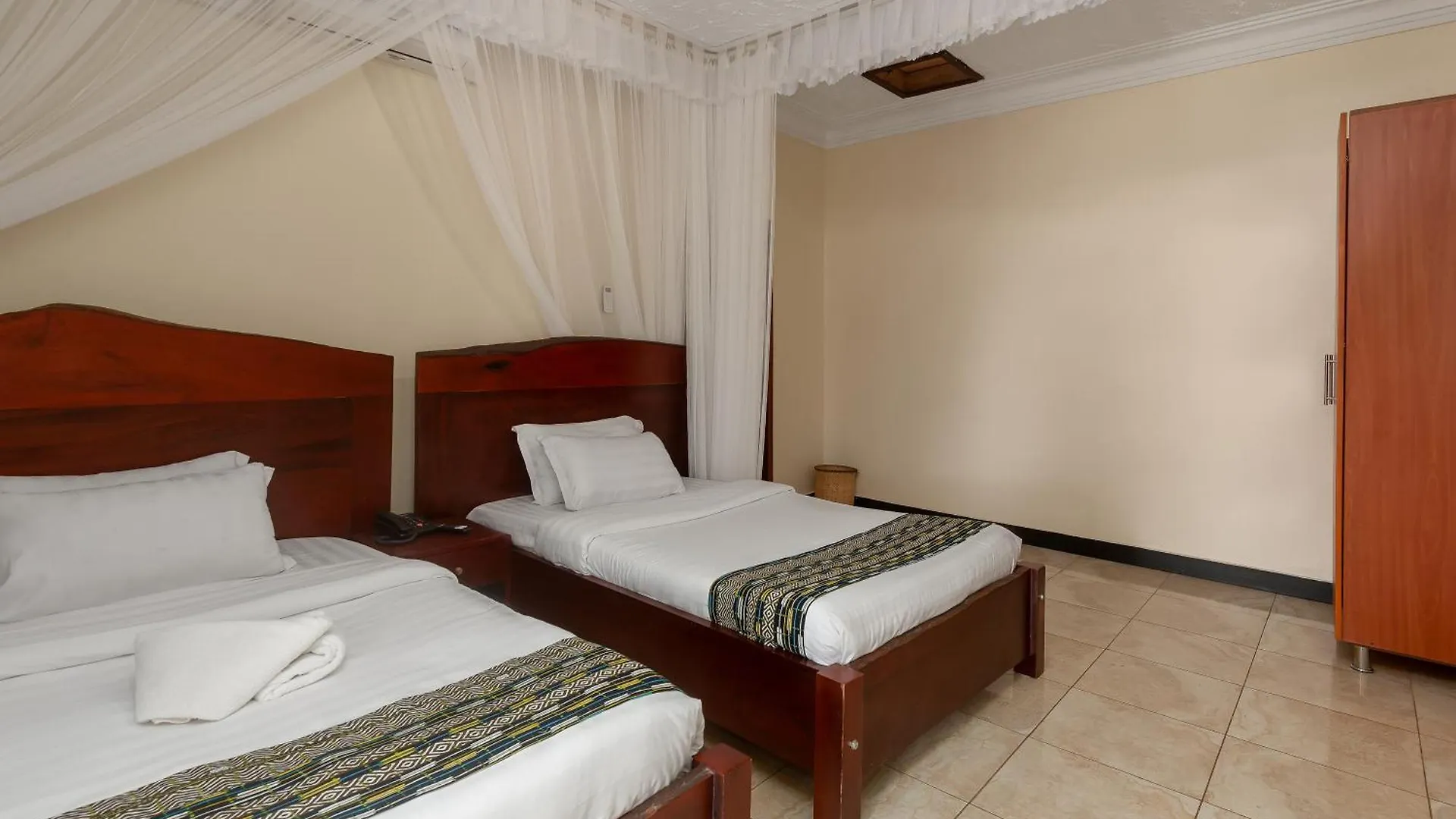 7 Days Motel Near Un Base Entebbe
