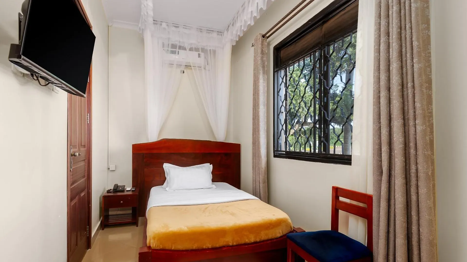 Hotel 7 Days Motel Near Un Base Entebbe