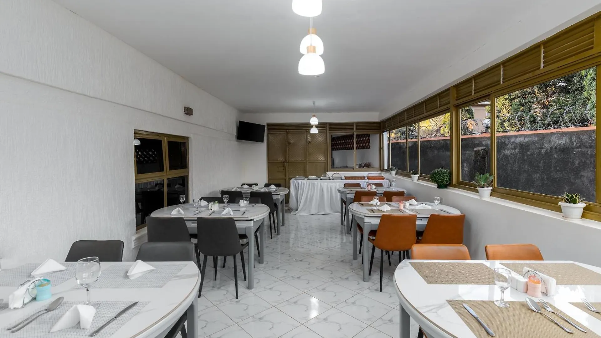 7 Days Motel Near Un Base Entebbe Hotel