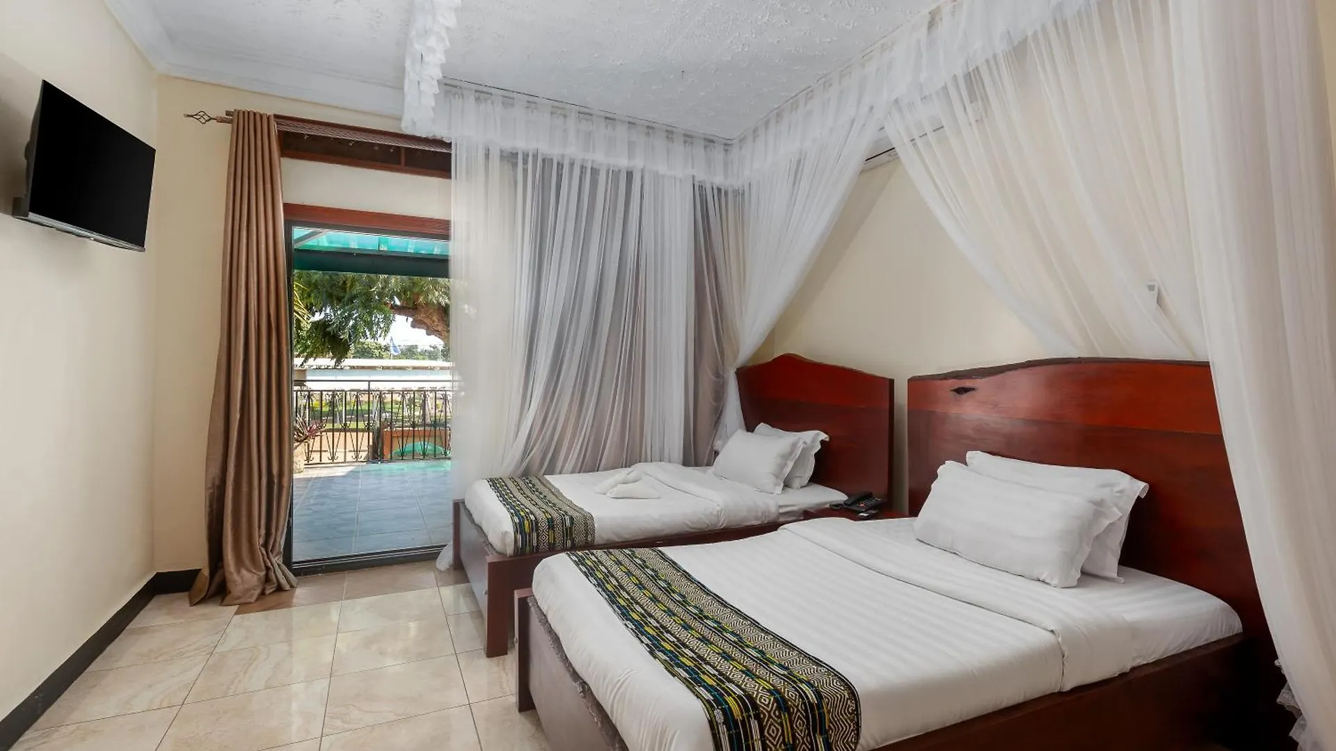 7 Days Motel Near Un Base Entebbe Ouganda